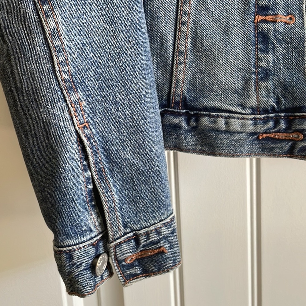 Gap Denim Jacket Euc - image 3